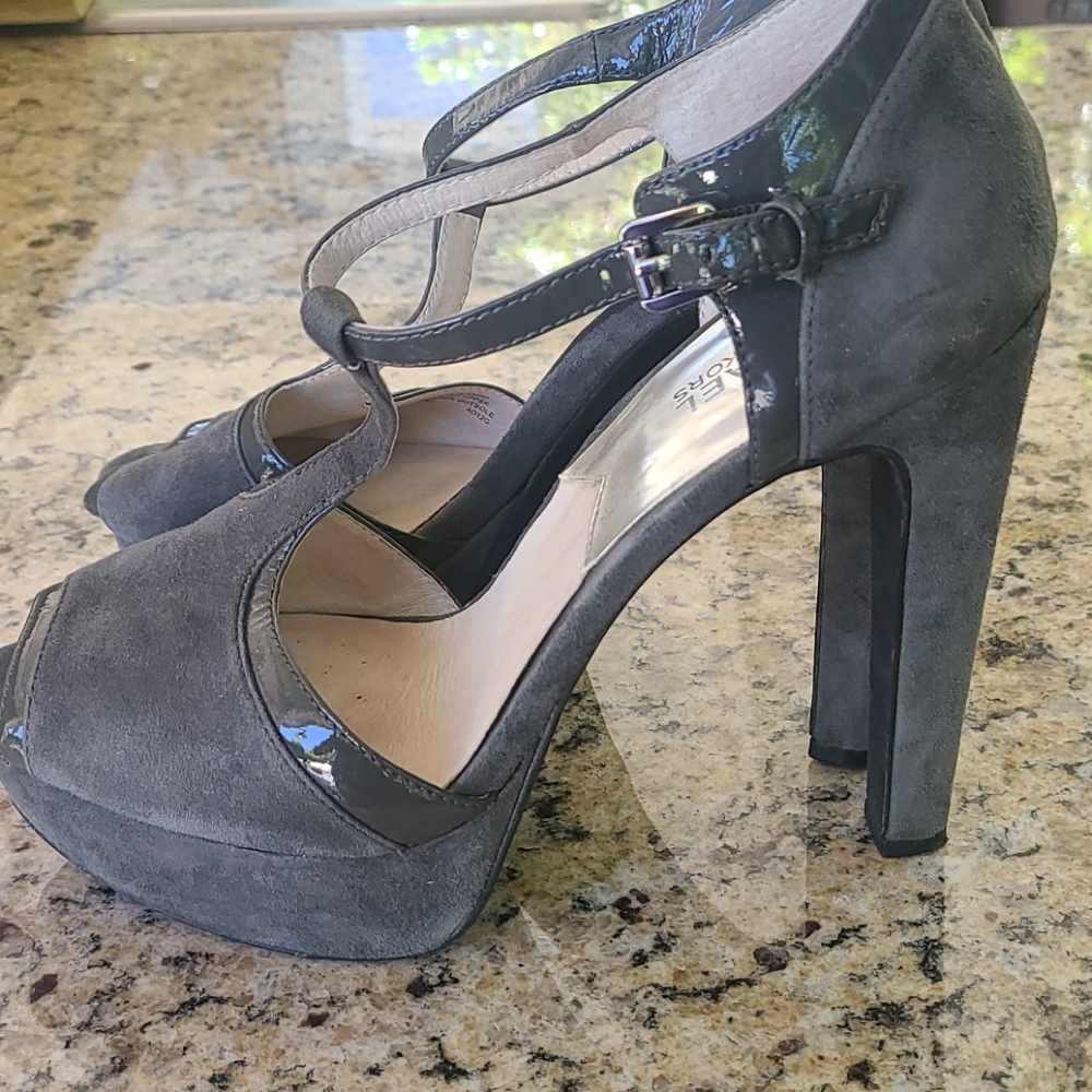 EUC Gorgeous Michael Kors shoes - Picture 3 of 15